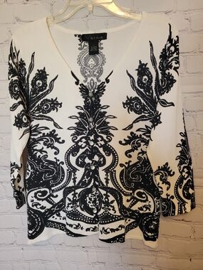 Black White Venue Size Large Beaded V Neck Knit Top Captivating Design